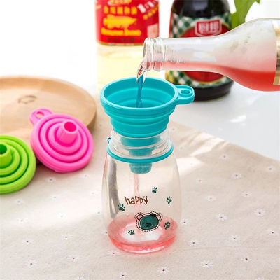 El embudo plegable de silicona La adición perfecta a su cocina para la distribución de utensilios