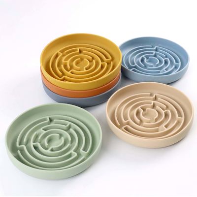 Logotipo personalizado Comedores de cuencos para mascotas Laberinto redondo Comedor lento de silicona con esterilla de succión