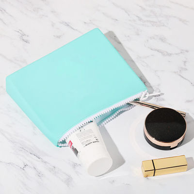 Bolsa cosmética de silicona suave y duradera de color personalizado para maquillaje en movimiento