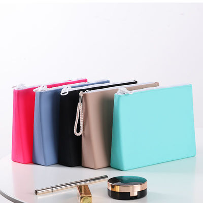 Bolsa cosmética de silicona suave y duradera de color personalizado para maquillaje en movimiento