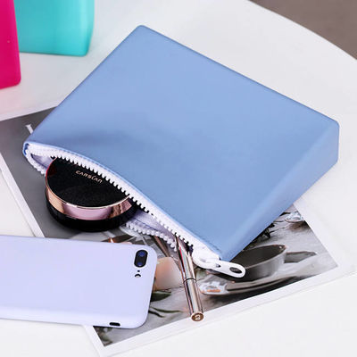 Bolsa cosmética de silicona suave y duradera de color personalizado para maquillaje en movimiento