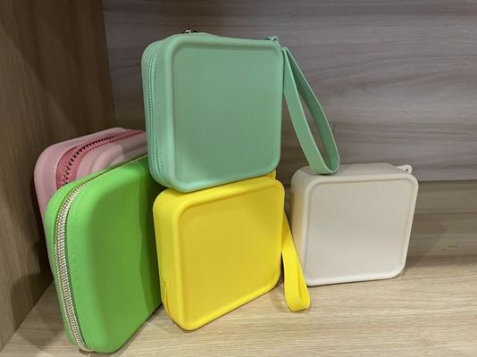 Caja de almacenamiento de bolsas cosméticas de silicona 100% de grado alimenticio para accesorios de maquillaje