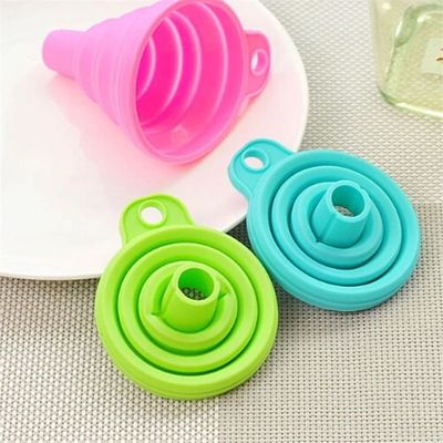 El embudo plegable de silicona La adición perfecta a su cocina para la distribución de utensilios