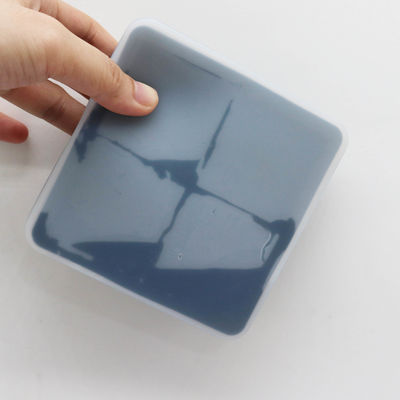 Logotipo personalizado 116g Bpa Free Silicone Ice Cube Tray Con Supuesto de forma de molde de tapa