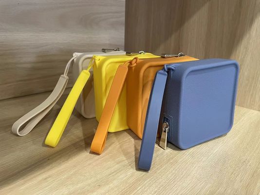 Caja de almacenamiento de joyas personalizada Bolsa de maquillaje de silicona 100% de grado alimenticio para bolsas de chicas