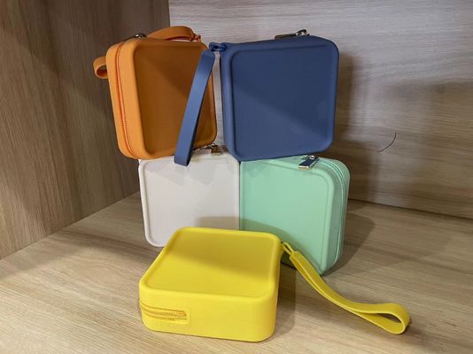 Caja de almacenamiento de joyas personalizada Bolsa de maquillaje de silicona 100% de grado alimenticio para bolsas de chicas
