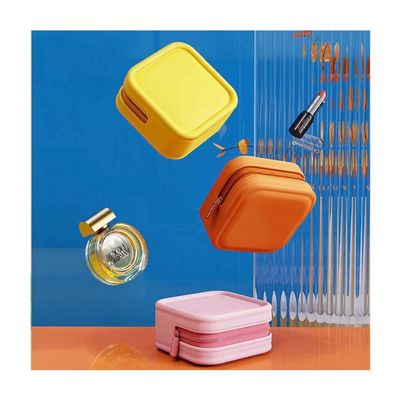 Logotipo personalizado Bolsa cosmética de silicona de moda para viajes portátiles y diseño de soporte de cepillo