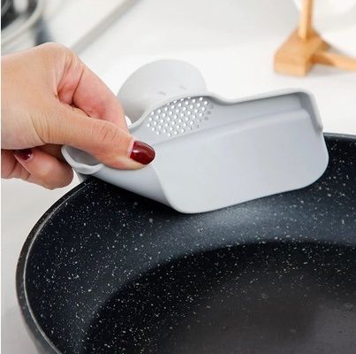 Fisterra de boca redonda con deflector de silicona anti derrame