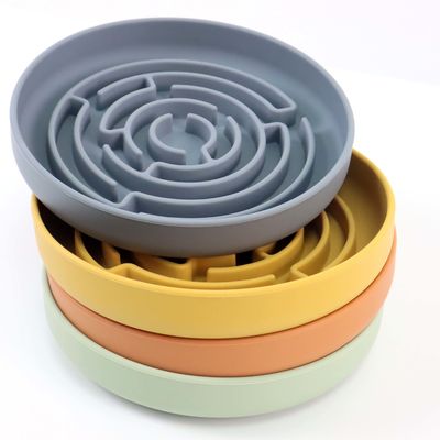 Logotipo personalizado Comedores de cuencos para mascotas Laberinto redondo Comedor lento de silicona con esterilla de succión